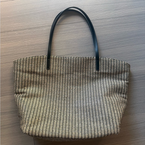 Saks Fifth Avenue Handbags - Saks Fifth Avenue Black and Cream Patterned Tote